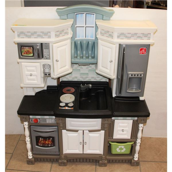 KIDS KITCHEN PLAY CENTER WITH DISHES — image 4