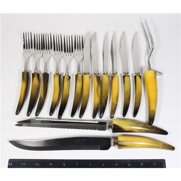 VINTAGE BAKELITE SHEFFIELD CUTLERY SET