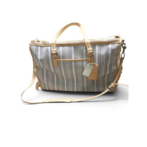 COACH DIAPER BAG LIKE NEW TONS OF POCKETS AND