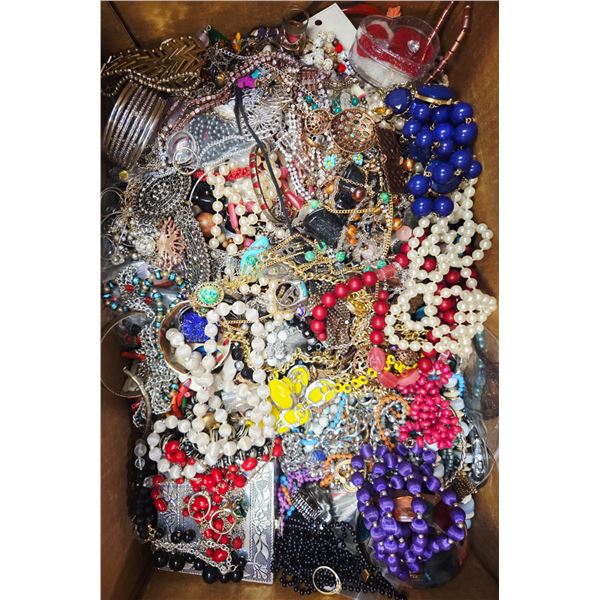 ALMOST 30 POUNDS OF COSTUME VINTAGE JEWELLERY
