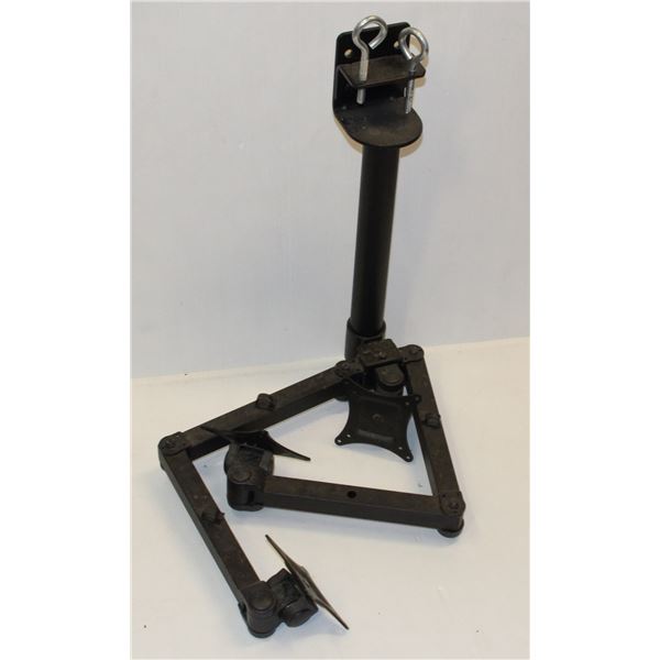 TRIPLE MONITOR STAND