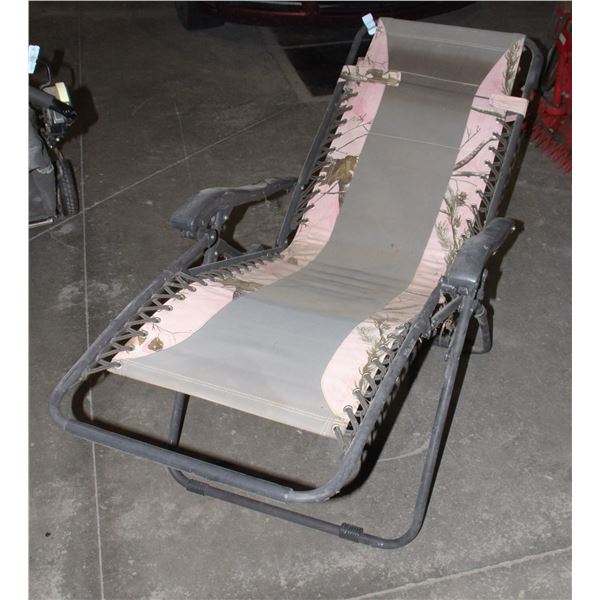 LAWN CHAIR