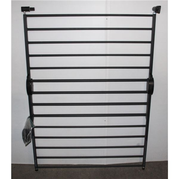 ADJUSTABLE HALL OR DOOR SAFETY GATE