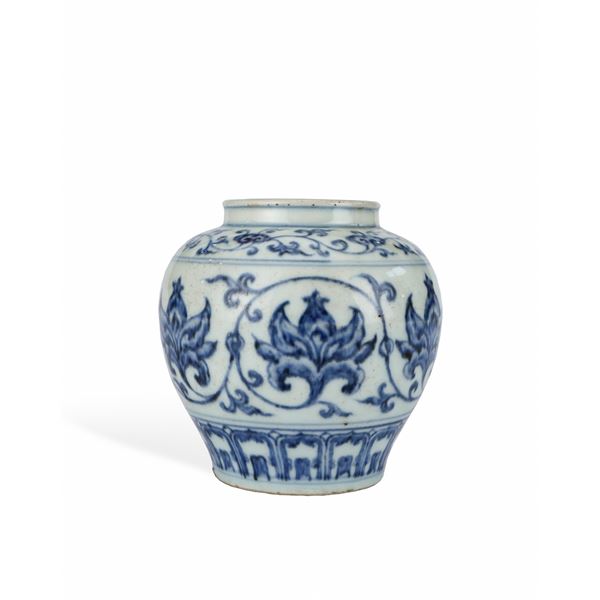 MING DYNASTY BLUE AND WHITE LOTUS PATTERN JAR