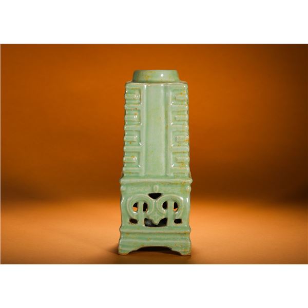 MING DYNASTY LONGQUAN KILN CELADON CONG-SHAPED HOLLOWED-OUT BASE VASE