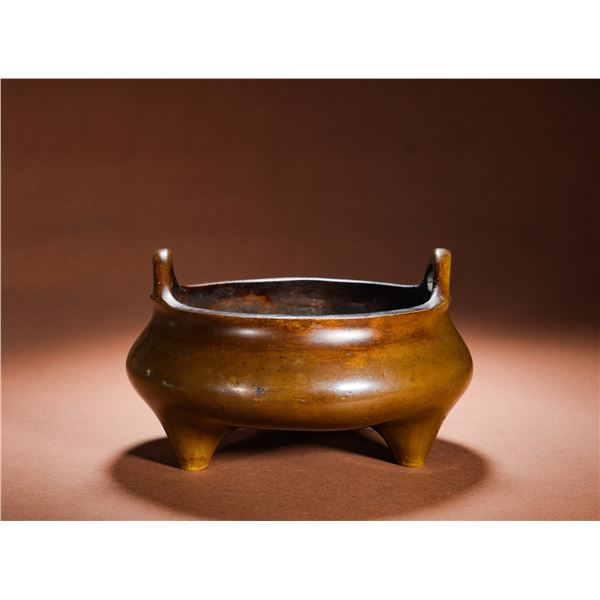 BRONZE THREE-LEGGED FURNACE WITH SKY-PIERCING EARS IN THE QING DYNASTY