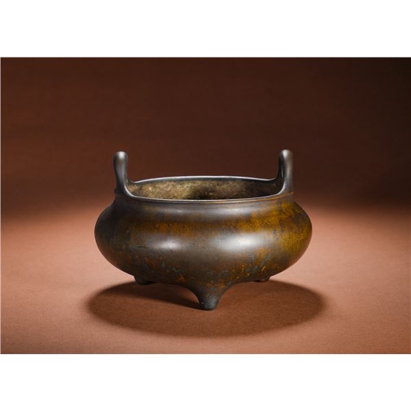 A COPPER THREE-LEGGED FURNACE WITH A HIGH EAR IN THE MING DYNASTY