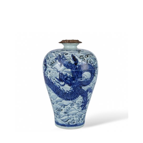 MING XUANDE BLUE AND WHITE SEA WATER DRAGON PATTERN PLUM VASE