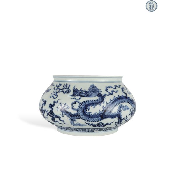 XUANDE BLUE AND WHITE CLOUD DRAGON PATTERN FISH WASH OF THE MING DYNASTY