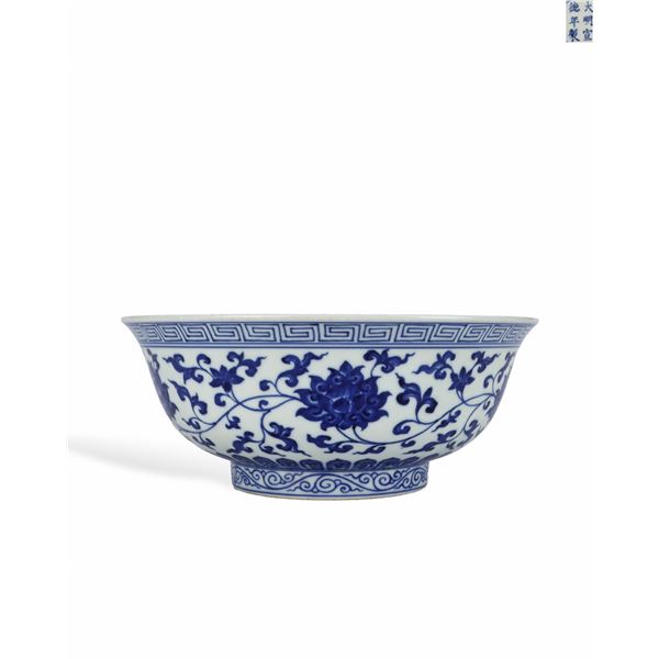 MING XUANDE BLUE AND WHITE ENTWINED FLOWER BOWL