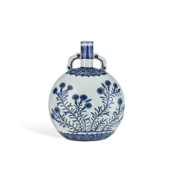 MING YONGLE BLUE AND WHITE ASTER AND CARNATION MOON WRAPPING VASE