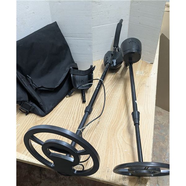 2 metal detectors and carry case, 10" and 7.5" coils