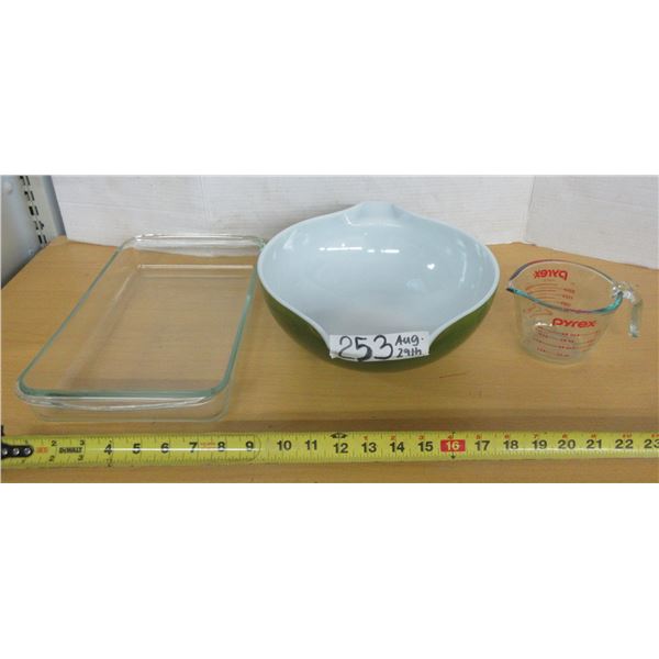 Pyrex Large Bowl, Liquid measuring cup
