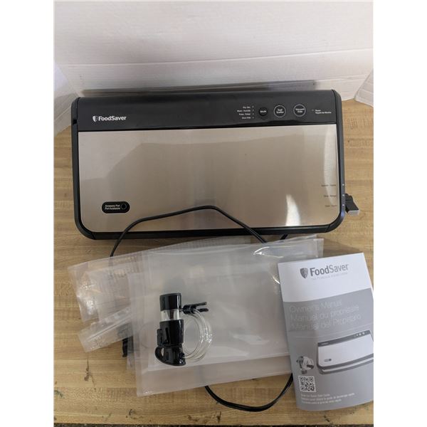 FoodSaver Vacuum Sealing System w/ Instructions and Bags