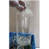 Image 5 : Assorted Glassware lot in Plastic Crate