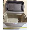 Image 3 : Large Roughneck Rubbermaid Storage Tote