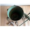 Image 4 : Vintage Webster Paint Pressure Pot Tank & Spray Gun
