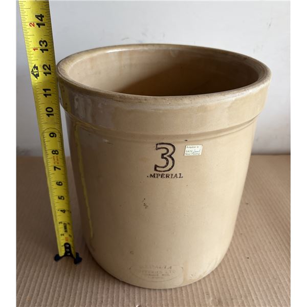 Vintage 3 Gal Medalta Crock