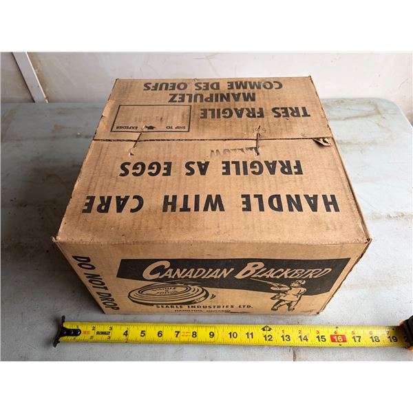 Box of (135) Canadian Blackbird Clay Targets – New Box