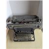 Image 1 : Vintage typewriter