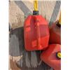 Image 3 : 3- 20L gas cans