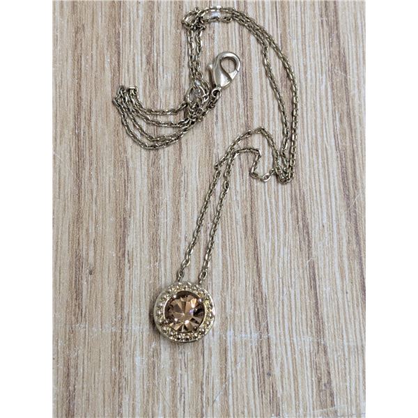 Gold toned pendant necklace
