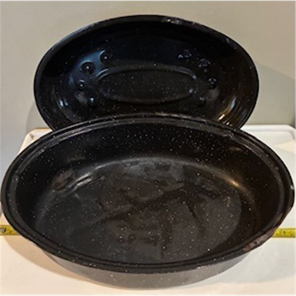 Vintage Blue White Speckled Enamelware 14” X 10” X 6” oval roaster with l