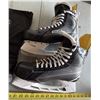 Image 3 : Snowlion Snow Shoes Size 10 and Bauer Skies Boot Size 13.5.