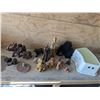 Image 1 : Misc. Lot – Home Décor, Figurines, Stool, etc.