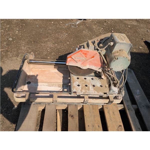 Wetsaw for tile and brick, comes with stand