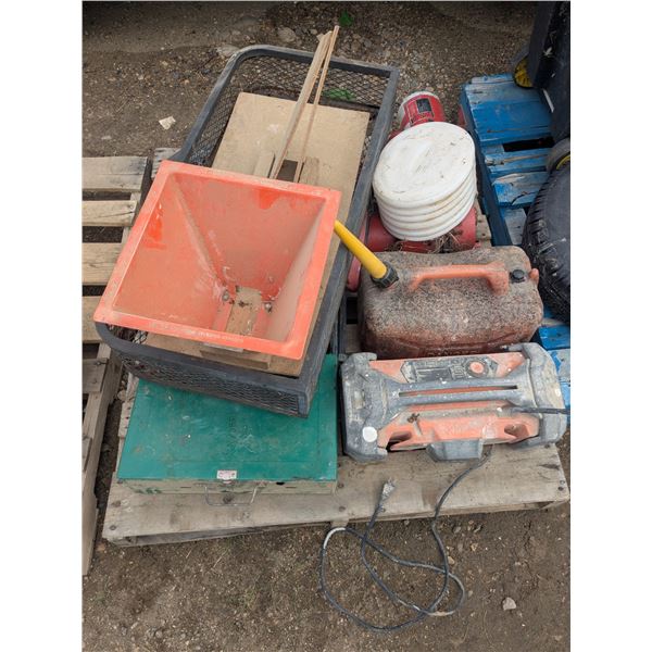 Mixed lot, gas can, water pumps, radio, etc