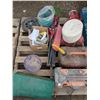 Image 2 : Mixed lot, gas can, water pumps, radio, etc
