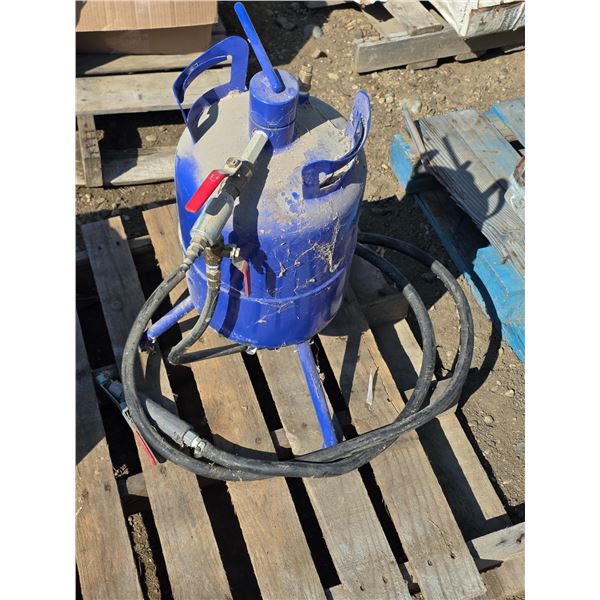 Power fist 5 gallon sand blaster
