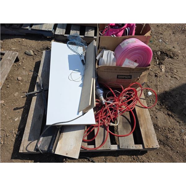 Pallet of misc items- broken coleman lamp