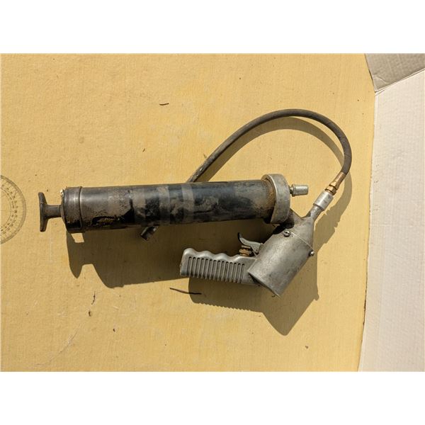 Air powered grease gun