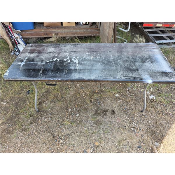 Foldable table