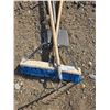 Image 3 : Assorted hand tools