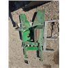 Image 7 : John deere front end loader with grapple and brackets- 5ft W- complete