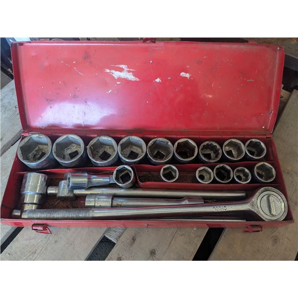 3/4" drive ratchet with sockets in carry case
