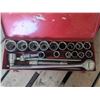 Image 2 : 3/4" drive ratchet with sockets in carry case