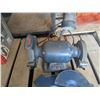 Image 1 : 6" bench grinder with built in lamp