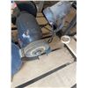 Image 3 : 6" bench grinder with built in lamp