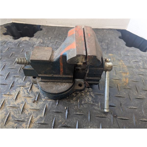 Mini bench vice, 3.5" wide, 3.5" opening