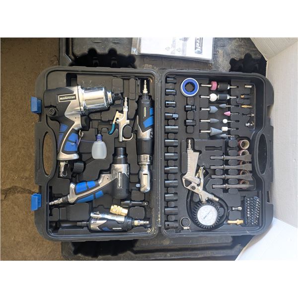 Mastercraft airtools set, in plastic storage/carry case