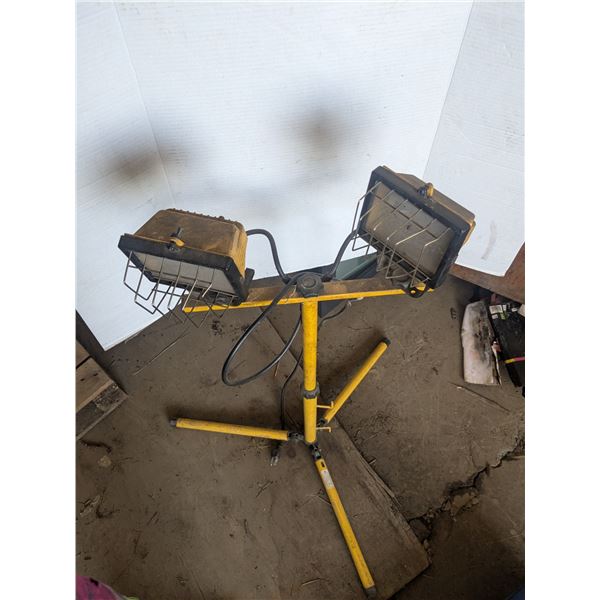 Dual worklamp on adjustible stand