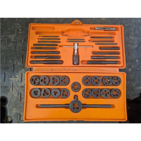 Tap and die set in plastic case