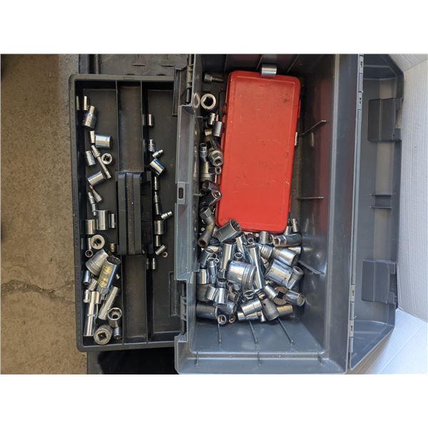 Rubbermaid 20  plastic toolbox with assorted sockets