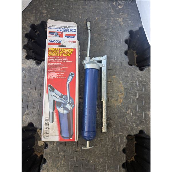 Lincoln lever action grease gun, with original packaging
