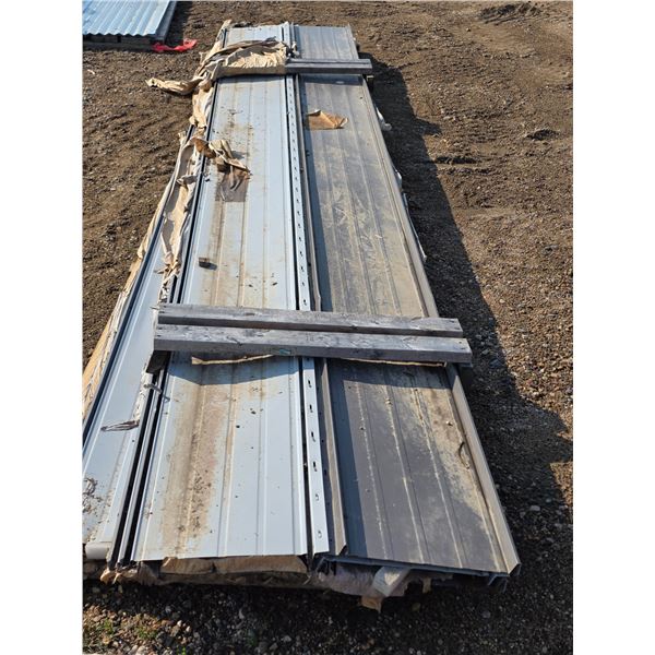 Assorted siding/ facia- 16.5ft by 18 W- approx 12 pieces