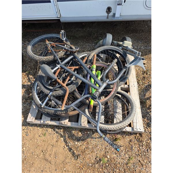 Lot of bikes and parts- no complete bikes